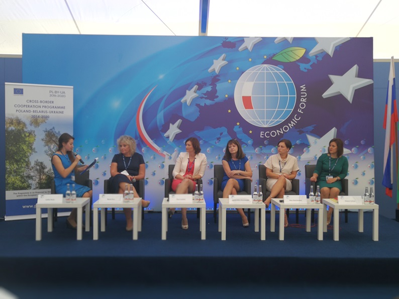 Uczestniczki panelu, od lewej: Lolita Gedo, Maria Koc, Ewa Leniart, Janina Ewa Orzełowska, Dina Gonczarowa, Halyna Lytvyn