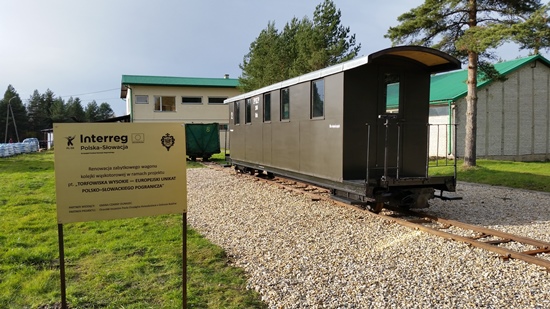 Zabytkowy wagon wyremontowany w ramach projektu „Torfowiska wysokie – europejski unikat polsko-słowackiego pogranicza”
